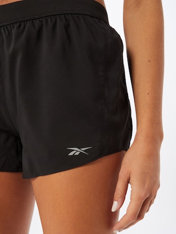 Regular Pantaloni sport de la Reebok pe negru