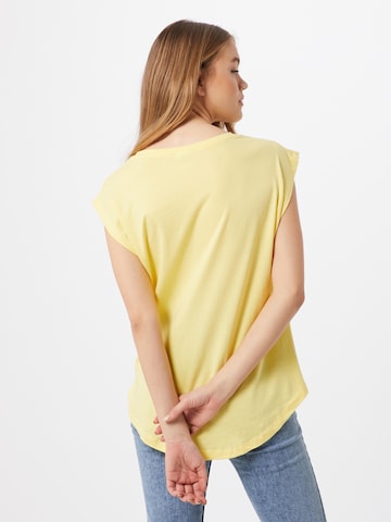 Urban Classics - Camiseta en amarillo