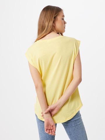 Urban Classics قميص بلون أصفر