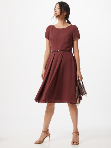 Robe de cocktail SWING en rouge