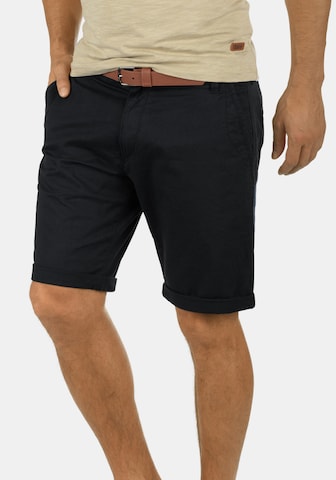 !Solid Regular Chinoshorts in Schwarz