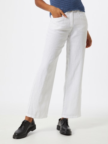 BRAX Loose fit Trousers 'Farina' in White: front