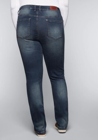 SHEEGO Slimfit Jeans in Blau