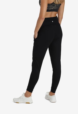 Athlecia Loosefit Sportbroek 'Mojo' in Zwart