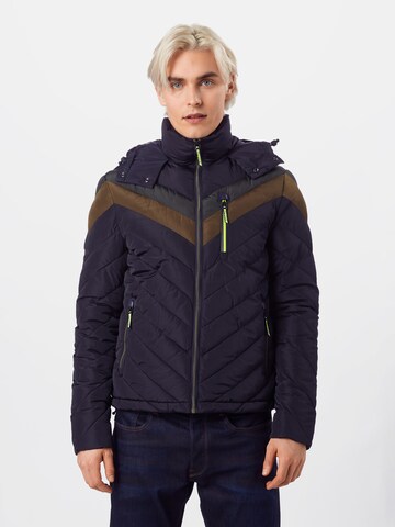 Superdry Regular Fit Jacke 'Ultra Chevron Fuji' in Schwarz: predná strana