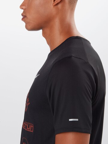 NIKE Regular Fit Sportshirt in Schwarz