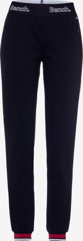 BENCH Tapered Relaxhose in Schwarz: predná strana