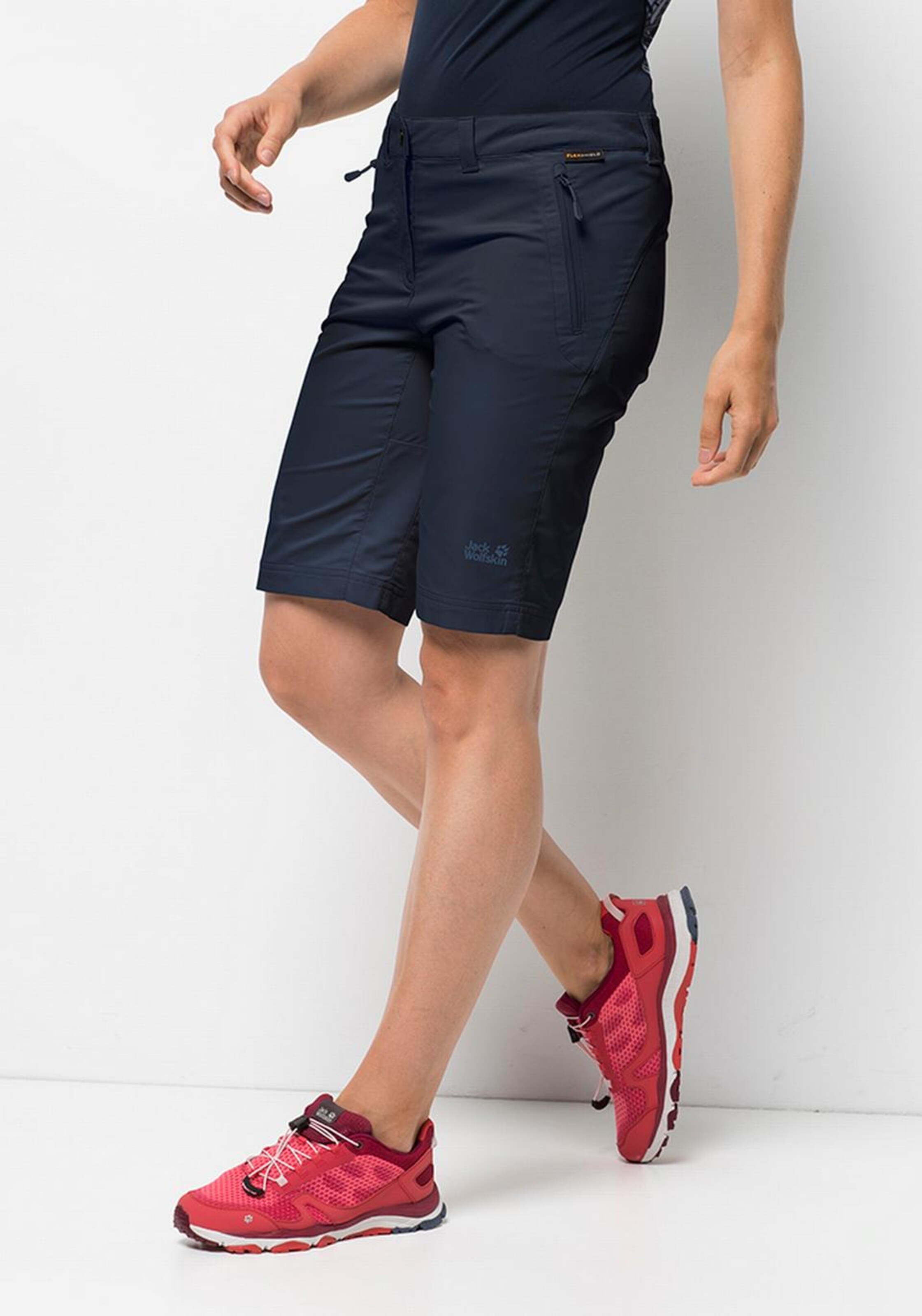 Frauen Sportbekleidung JACK WOLFSKIN Shorts 'Activate Track' in Nachtblau - CG13808
