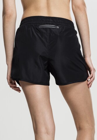 Urban Classics Regular Shorts in Schwarz