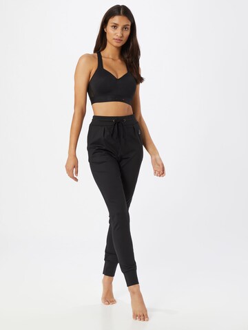 CURARE Yogawear Tapered Sportbroek in Zwart