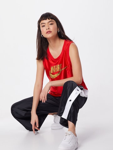 Nike Sportswear Top | rdeča barva