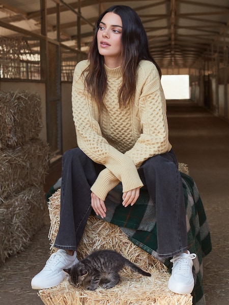 Kendall Jenner - Everyday Yellow Knit Look