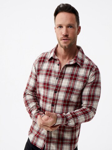 DAN FOX APPAREL Regular fit Srajca 'Thies' | rdeča barva: sprednja stran