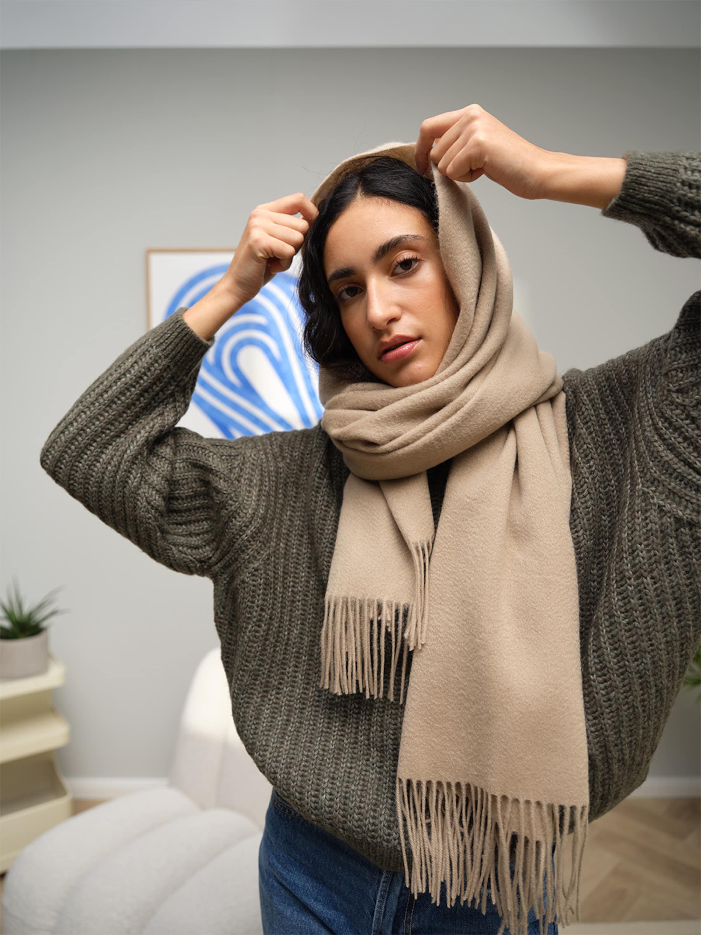 Puoi trasforare in poche osse la tua sciarpa preferita nel balaclava più trendy della stagione. Ti spieghiao coe