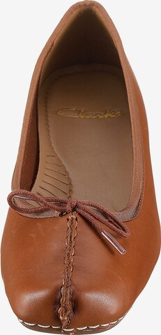 CLARKS Балетки 'Ice' в Коричневый