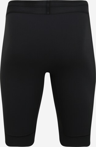 NIKE Skinny Shorts in Schwarz