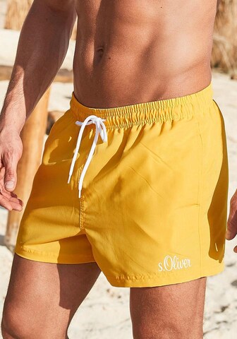 s.Oliver Badeshorts in Gelb