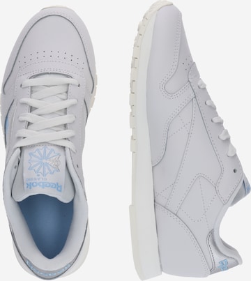 Sneaker low de la Reebok pe alb: lateral