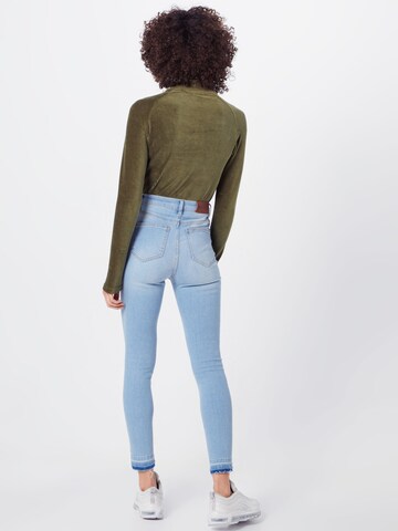 NA-KD Skinny Jeans in Blauw: terug