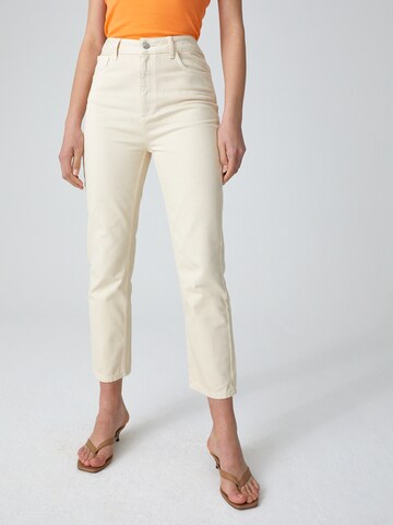 EDITED Regular Jeans 'Mirea' in Beige: Vorderseite