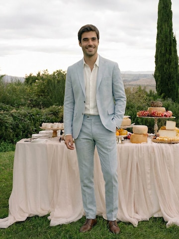 Blue Suit Guest Look