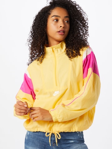 Veste fonctionnelle 'Heritage Half-Zip' Nike Sportswear en jaune : devant