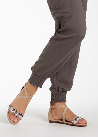 LASCANA Sandalen met riem in Beige