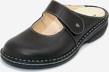 Finn Comfort Mules in Black: front