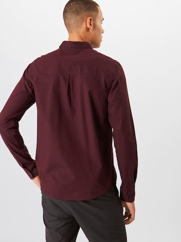 Coupe regular Chemise 'Samuel' Iriedaily en rouge : derrière