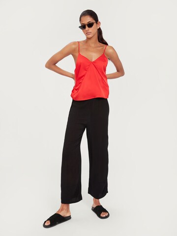 EDITED Wide leg Broek 'Malie' in Zwart