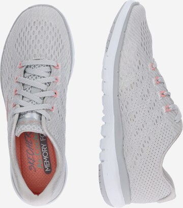 SKECHERS Sneaker in Grau: bočná strana