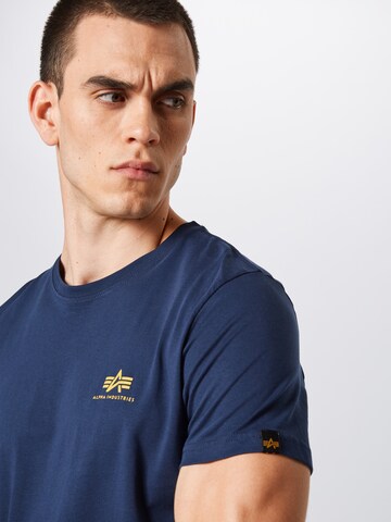 ALPHA INDUSTRIES - Ajuste regular Camiseta en azul