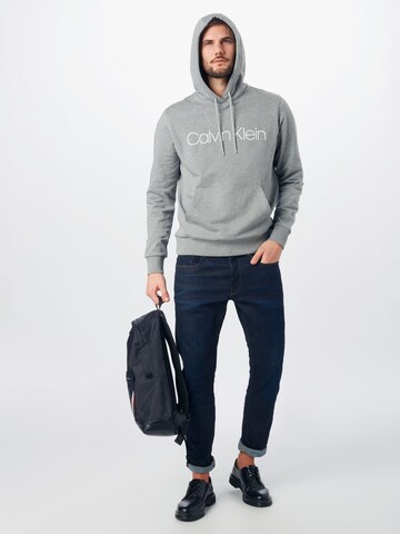 Sweat-shirt Calvin Klein en gris