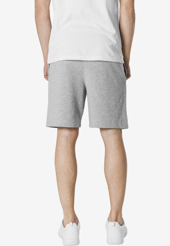 Urban Classics Loosefit Shorts in Grau