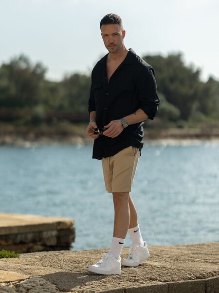 Daniel Fuchs - Simple Black Beige Look by DAN FOX APPAREL