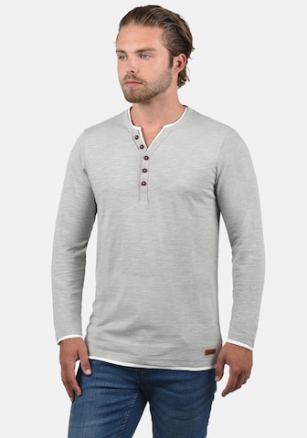 !Solid Longsleeve 'Belagos' in Grau: predná strana