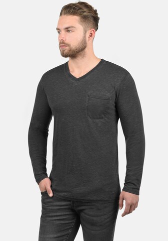 !Solid V-Shirt 'Them' in Schwarz: Vorderseite