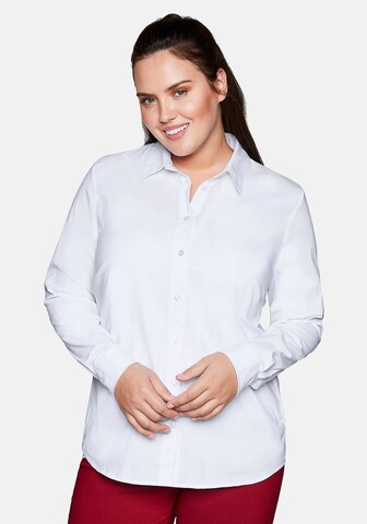 SHEEGO - Blusa em branco: frente