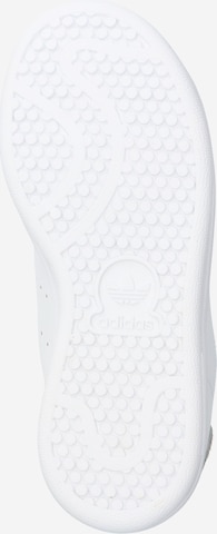 ADIDAS ORIGINALS - Sapatilhas 'Stan Smith' em branco: abaixo