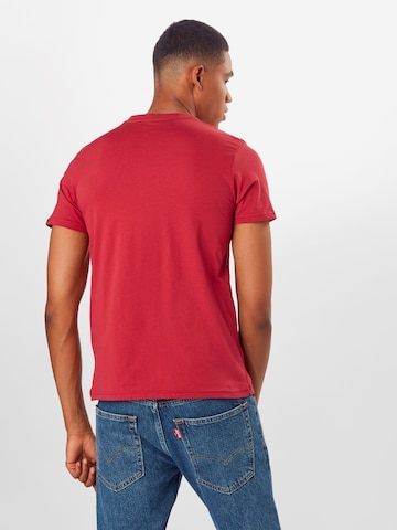 Coupe regular T-Shirt ALPHA INDUSTRIES en rouge