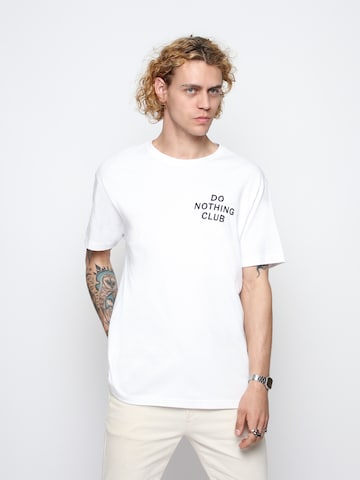 On Vacation Club Shirt 'Do Nothing Club' in Wit: voorkant