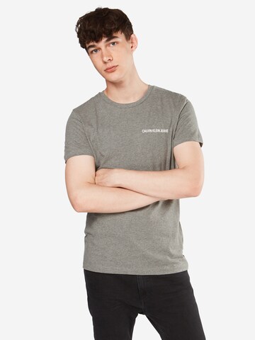 T-Shirt Calvin Klein Jeans en gris : devant