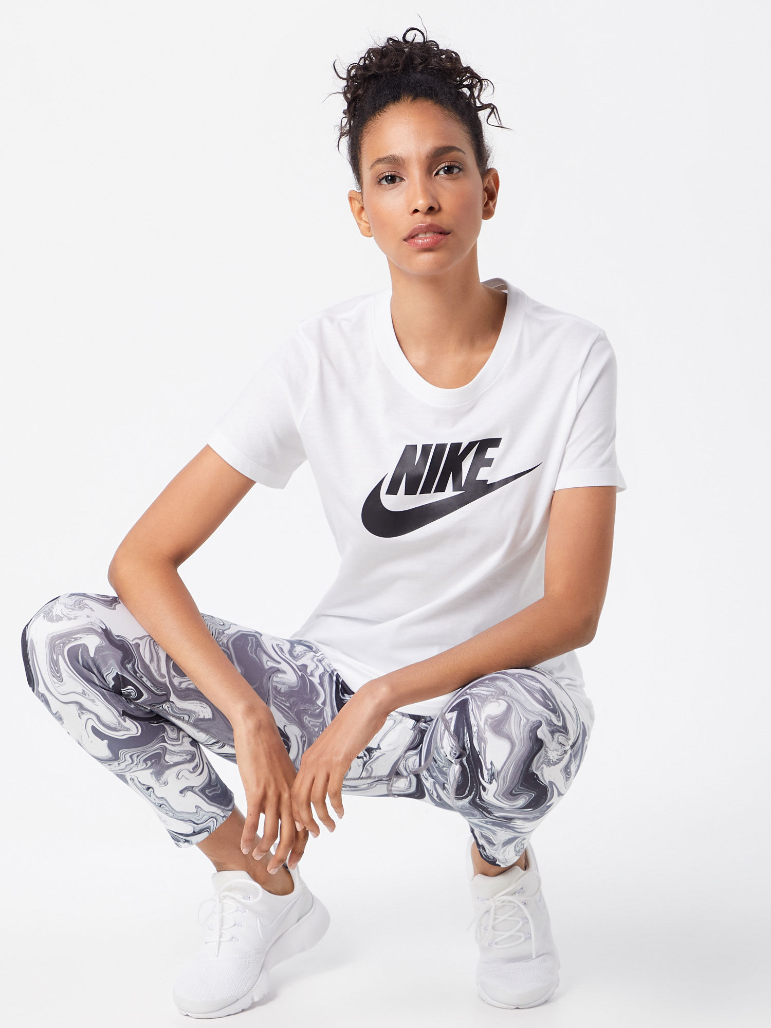 w7ika Odzież Nike Sportswear Koszulka Futura w kolorze Białym 