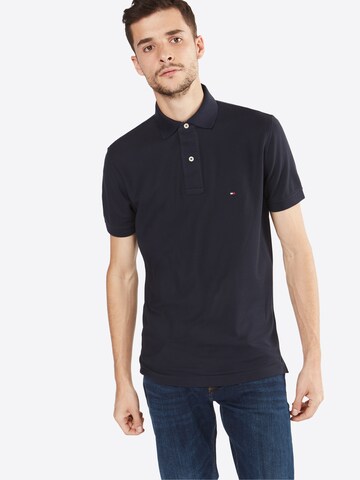 TOMMY HILFIGER T-shirt i blå: framsida