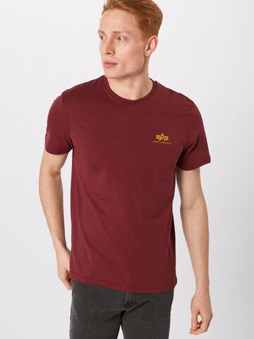 Coupe regular T-Shirt ALPHA INDUSTRIES en rouge : devant