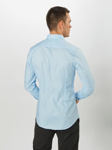 Coupe slim Chemise business 'No.6' OLYMP en bleu