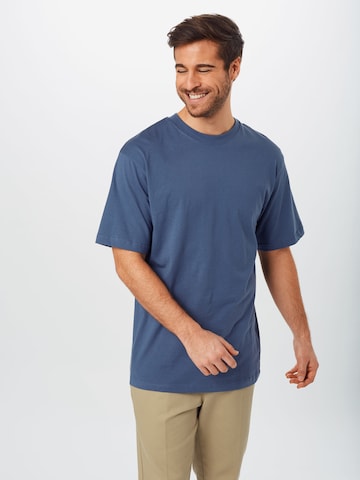 Urban Classics - Camiseta en azul: frente