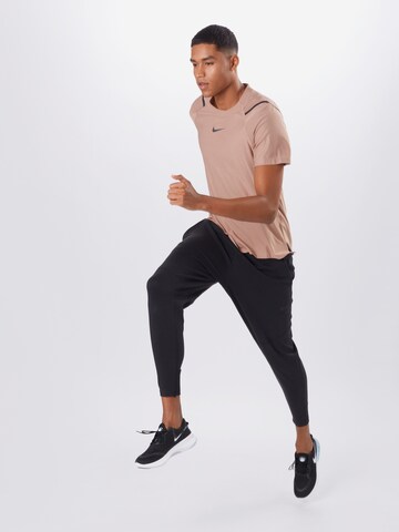 NIKE Regular fit Functioneel shirt 'Pro' in Bruin