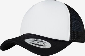 Cappello da baseball 'Foam Trucker Curved Visor' di Flexfit in nero: frontale