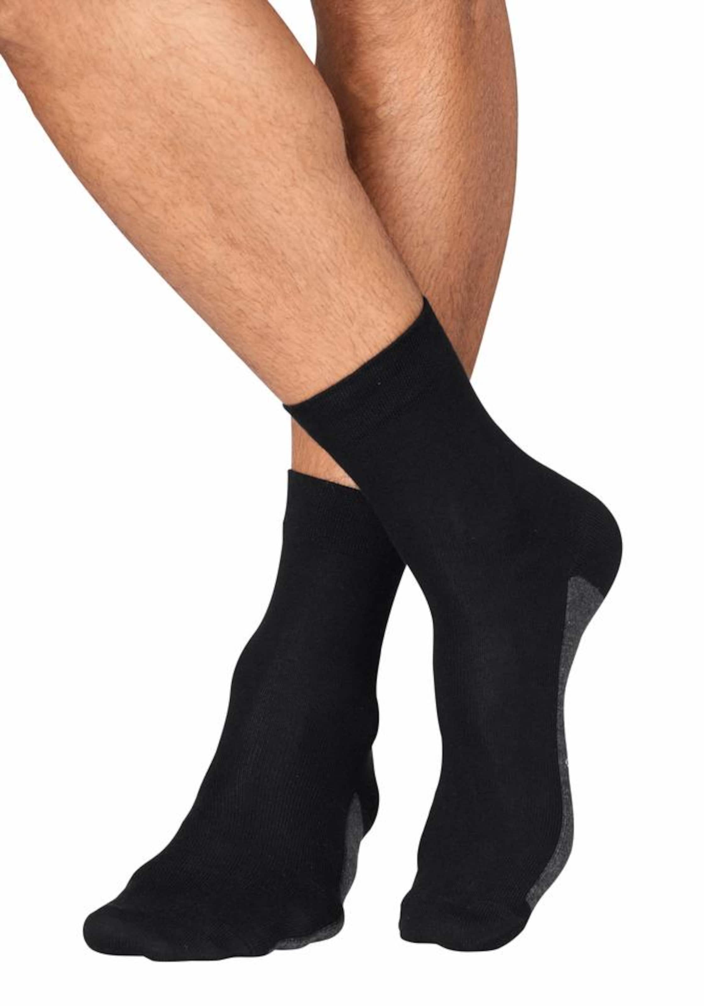 H.I.S Socks in Black: front